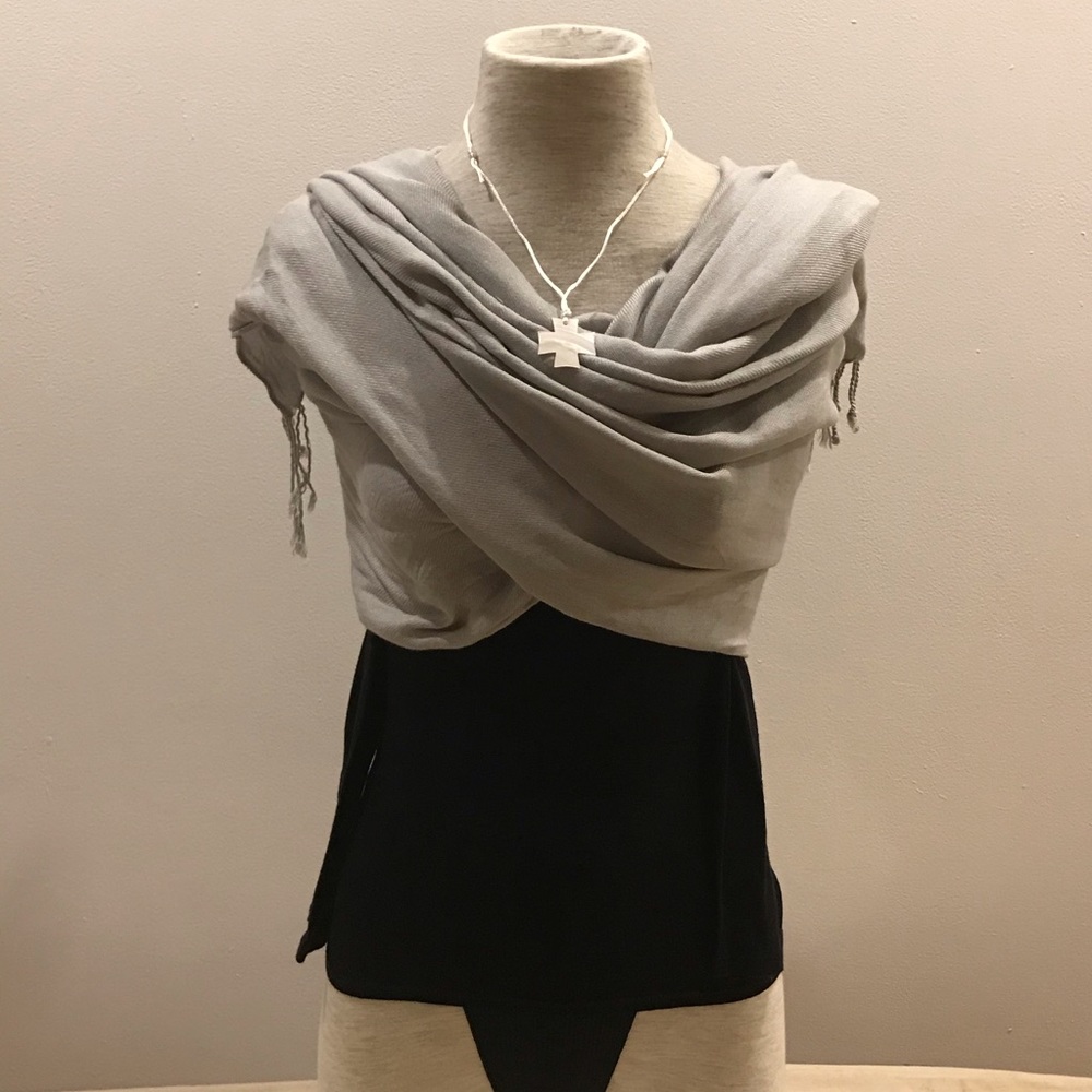 Light Grey Rectangular Fringed Pashmina. Excellen… - image 3